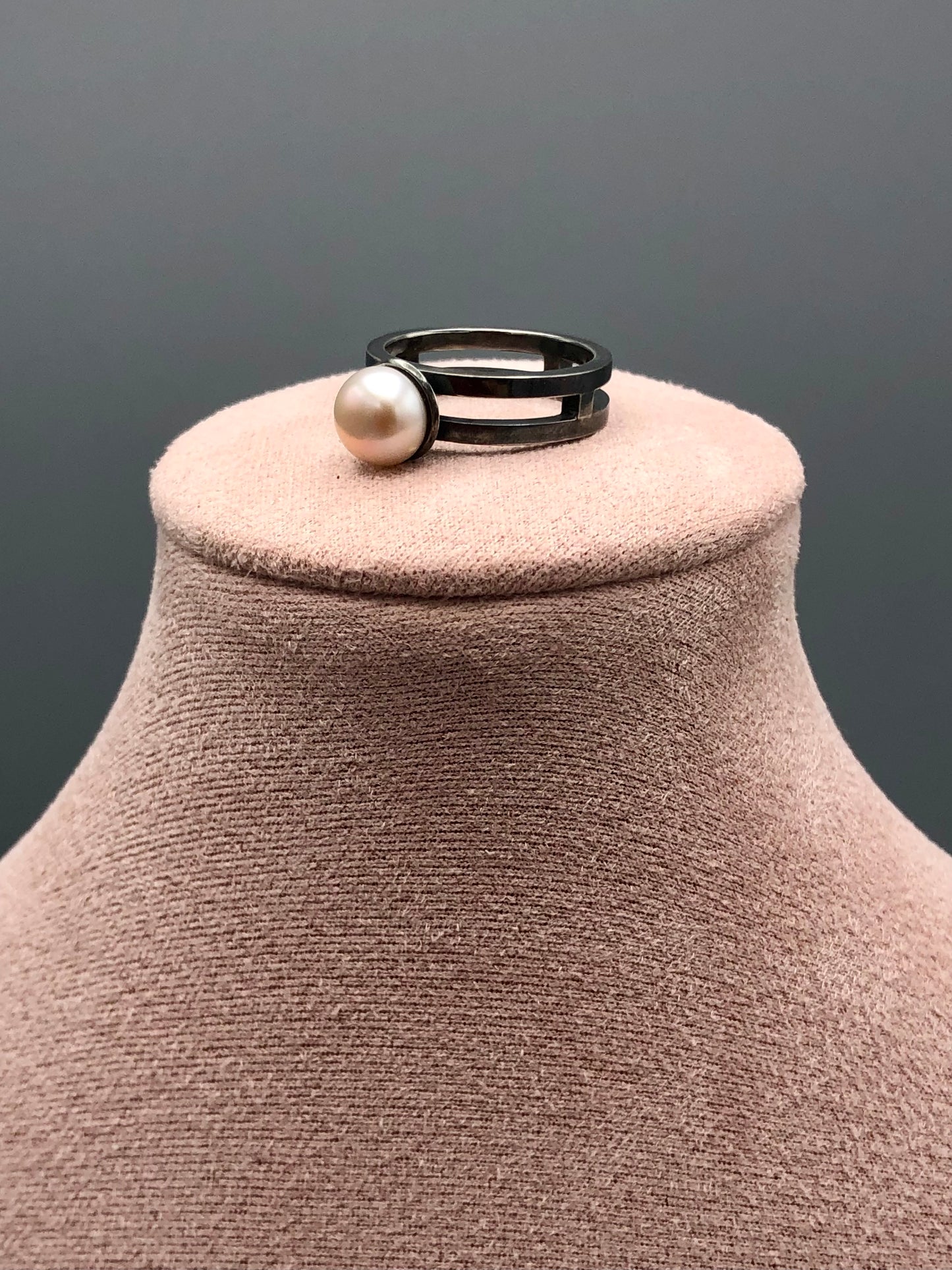 Noir & Pearl - Ring Alignment
