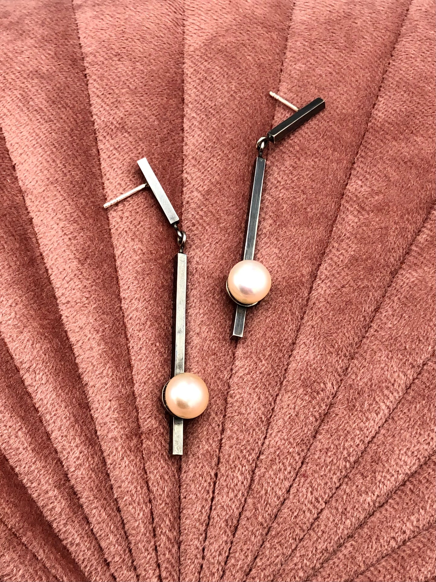 Noir & Pearl - Earrings Alignment